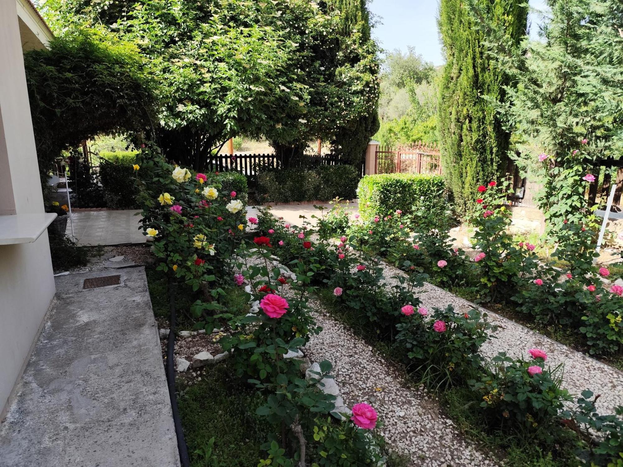 Roses Villa Trimiklini Exteriör bild